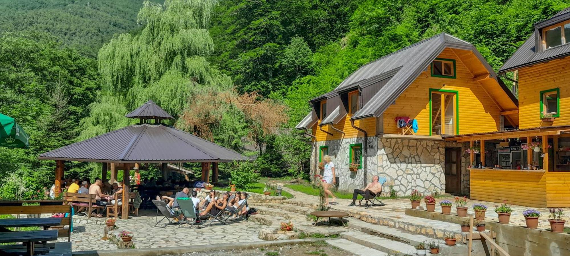 Rafting Camp Encijan Hotel Foca Exterior photo