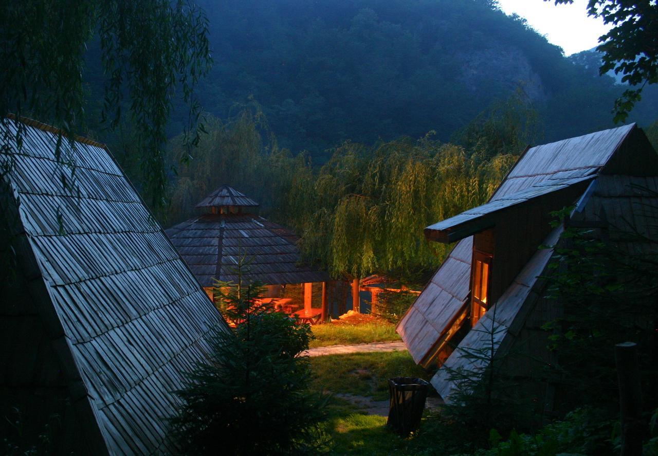 Rafting Camp Encijan Hotel Foca Exterior photo